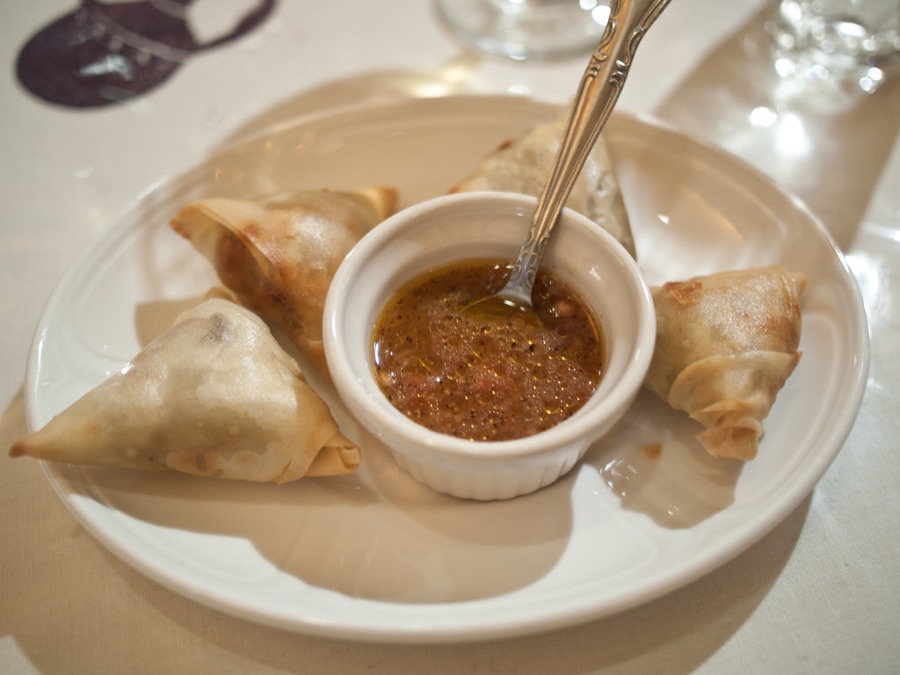 سمبوسة لحم (٦ حبات)